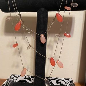 Neckless 3‎ strand beaded necklace VV logo peach/coral